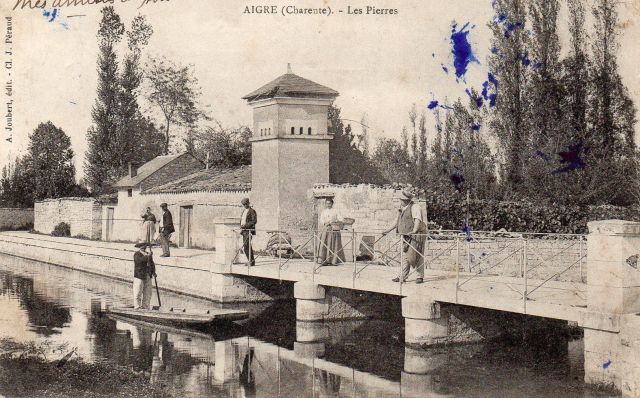 1904 Aigre - Les Pierres (x).jpg